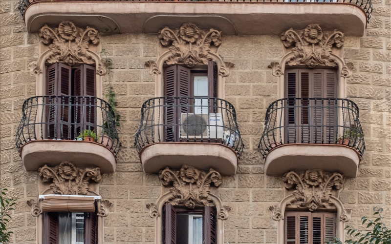 Fachada de Barcelona con un Aire Acondicionado