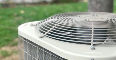 Foto destacada del blog de Climaribas - Aire acondicionado en verano: por qué falla más y cómo evitarlo